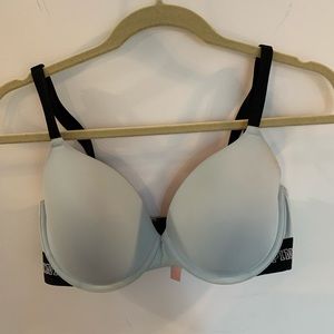 Victoria’s Secret Lightly lined t shirt bra
